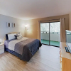 Отель New Listing! Updated W/ Pools, Walk To Waves 2 Bedroom Condo, фото 6
