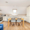 Отель JOIVY Quiet Mews Street Apartment in the Heart of Edinburgh, фото 13