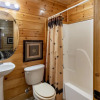 Отель SmokyStays 5 Bedroom Cabin, фото 11