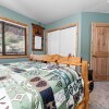 Отель Sleepy Bear Lodge - Upper Moonridge Location With A Tree Top Setting Awaits. Large Back Deck! 4 Bedr, фото 3
