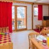 Отель Carefully furnished apartment near the piste and Valmeinier, фото 7
