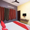 Отель Oyo 11910 Near Kamaraj Avenue, фото 17