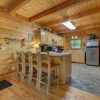 Отель Bear Necessities, 1 Bedroom, Sleeps 8, Pool Table, Arcade, WiFi, Pets, фото 11