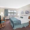 Отель Ramada Waterfront Of Hancock, фото 5
