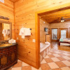 Отель Mountain Movie Inn - Six Bedroom Cabin, фото 9