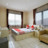 Отель OYO 306 Koen Residence Near RS Gandaria, фото 3