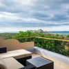 Отель Modern, Immaculate Unit in Flamingo With Spectacular Ocean Views, фото 7