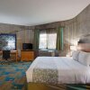 Отель La Quinta Inn & Suites by Wyndham Irvine Spectrum, фото 17