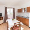 Отель Awesome Home in Okrug Donji With Wifi and 5 Bedrooms, фото 13