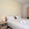 Отель Bright and Central 2 Bedroom With Harbour View, фото 5
