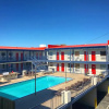 Отель Sea And Breeze Hotel And Condo, фото 7