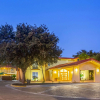 Отель Super 8 by Wyndham Eagle Pass, фото 1