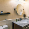 Отель Redtail Suites ~ Entire Home ~ Sleeps 12 ~ Tesla Station, фото 13