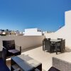 Отель Fabulous Penthouse in a Prime Location, фото 11