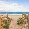 Отель Footprints in the Sand, Silver Sands Beach House, фото 8