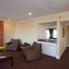 Отель Hampton Inn & Suites Stamford, фото 26