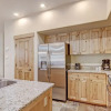 Отель Rocky Mountain Luxury - Large Ski-in Winter Townhome 6ppl 2 Bedroom Townhouse by RedAwning, фото 12