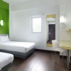 Отель Kamar Keluarga Kebon Kacang Syariah, фото 6