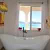 Отель Caribbean Chic ocean front home 3 min to beach, фото 16