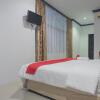 Отель RedDoorz near RSUD Embung Fatimah Batam, фото 4