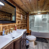 Отель Bear Creek Lodge and Cabins in Helen Ga - Pet Friendly, River on Property, Walking Distance to downt, фото 8
