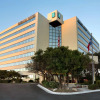 Отель Embassy Suites by Hilton San Antonio Airport, фото 1