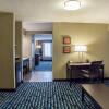 Отель Comfort Suites University, фото 7