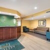 Отель Parkway Inn & Suites, фото 2