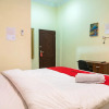 Отель RedDoorz near Titi Bobrok Medan 2, фото 6
