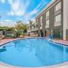 Отель La Quinta Inn & Suites by Wyndham Naples Downtown в Нэйплзе