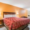 Отель Econo Lodge At Six Flags, фото 6