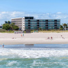 Отель La Quinta Inn & Suites by Wyndham Cocoa Beach Oceanfront, фото 15