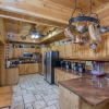 Отель Ern854 - Wagon Wheel Lodge - Great Location! Close To All The Action! 9 Bedroom Cabin by RedAwning, фото 29