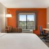 Отель Holiday Inn Express & Suites Mt. Pleasant, an IHG Hotel, фото 3