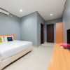 Отель RedDoorz Plus near Kelapa Dua Kebon Jeruk, фото 5