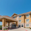 Отель Days Inn And Suites Wyndham Cleburne Tx, фото 1
