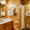 Отель Cozy Bear 2 Bedroom Cabin, фото 9