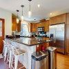 Отель Grayfox 2 Pet-Friendly, 5-Star with Private Hot Tub, 2 Car Garage and Prime Location by RedAwning, фото 14