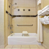 Отель La Quinta Inn & Suites by Wyndham Cleburne, фото 8