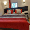 Отель Entire 2nd Floor, Private Entrance, 3bds & 2baths, Niagara Falls, фото 2