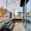 Отель Modern Houseboat in Volendam With Shared Pool, фото 1