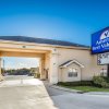Отель Americas Best Value Inn New Braunfels San Antonio в Нью-Браунфелсе