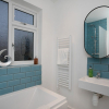 Отель Convenient 3 Bedroom House With Parking, фото 6