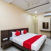 Отель OYO 28247 Hotel SMR Palace, фото 13