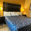 Отель Executive Inn and Suites, фото 4