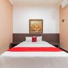 Отель RedDoorz Near Kejaksan Station Cirebon, фото 7