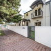Отель Glenelg Beach Stylish 2 Story Townhouse Sea View, фото 1