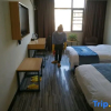 Отель Tuwo Holiday Hotel (Yingshan bus station store), фото 5