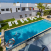 Отель Unique Modern 4BR w Large Private Pool Mini Golf, фото 17