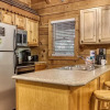 Отель Er96 - Squirrel's Leap - Great Location! Close To Town! 2 Bedroom Cabin by RedAwning, фото 7